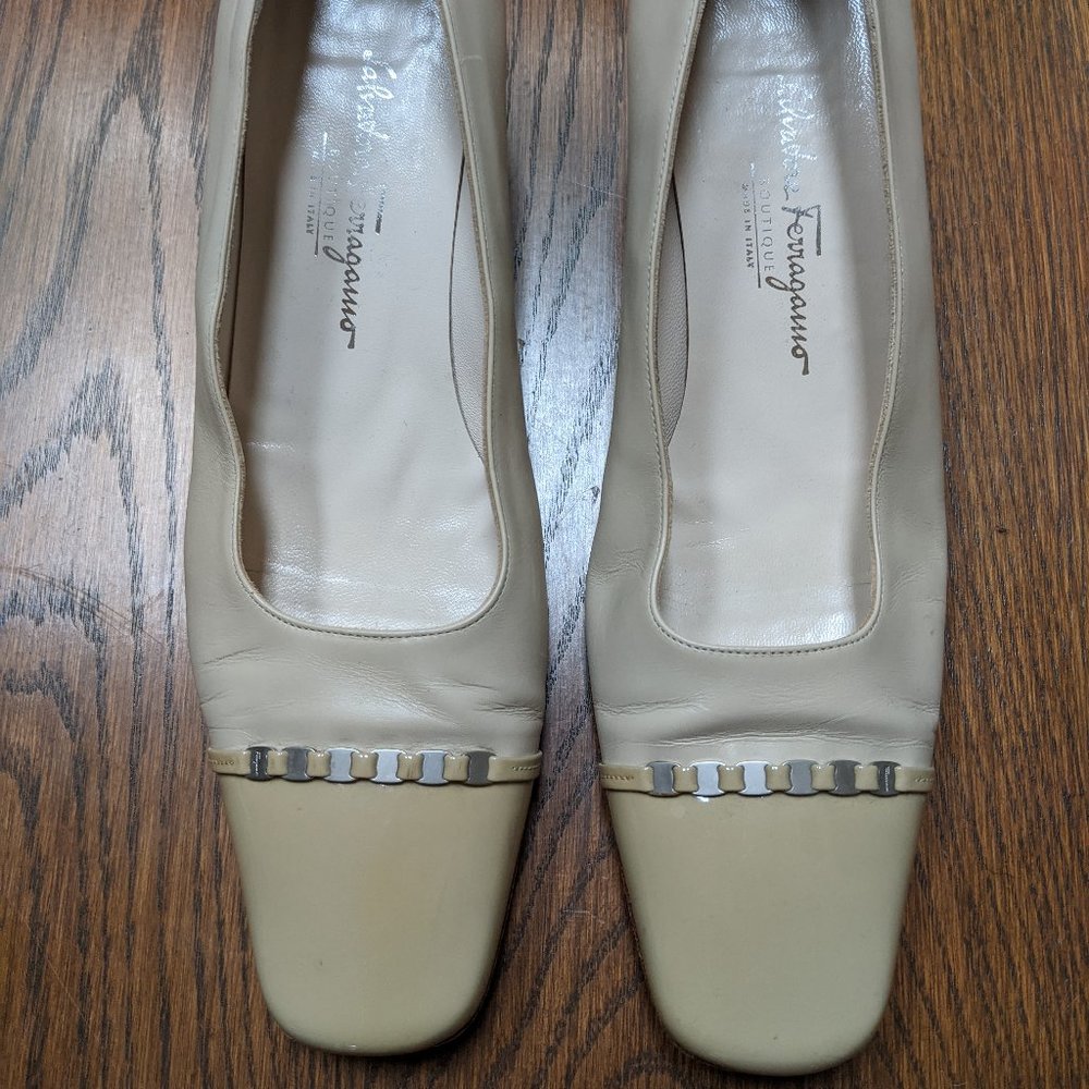 Salvatore Ferragamo Cream Leather Pumps Sz10